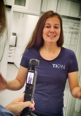 Dr. Judith Winter nimmt ihr erstes Video auf - und gleich klappt es.